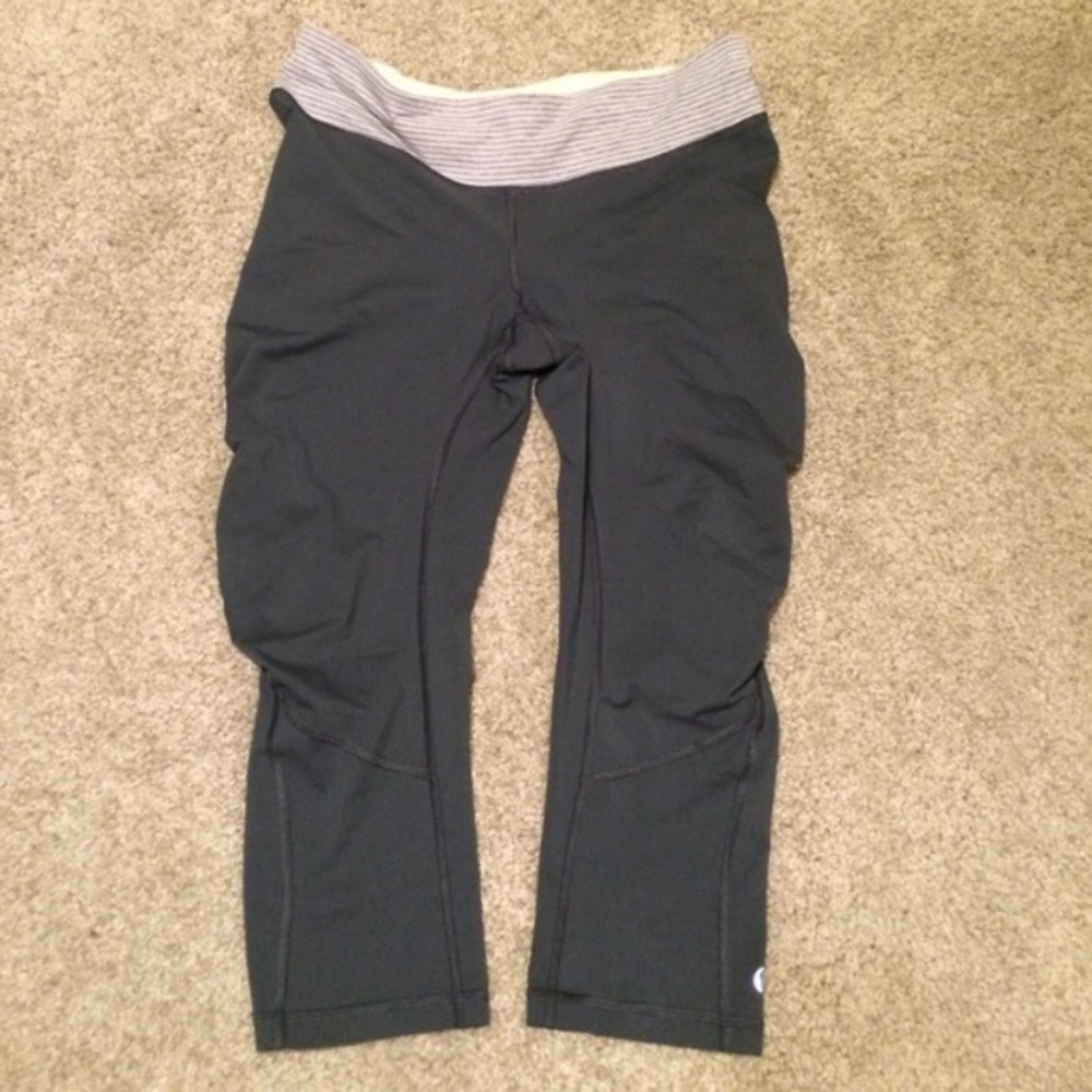 Lululemon Women’s Gray Crops size 8